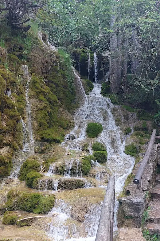 cascada en el nacimiento del rio cuervo