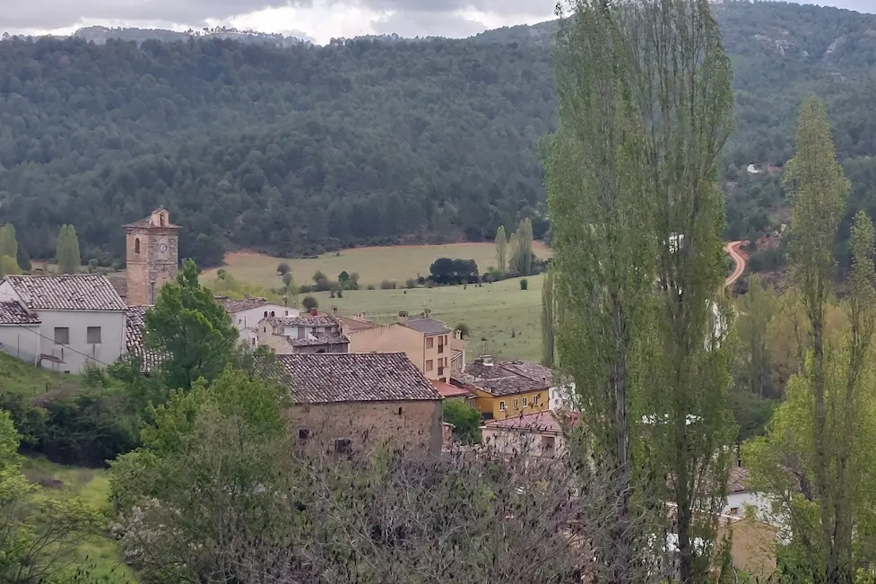 Fuertescusa en medio de las montañas